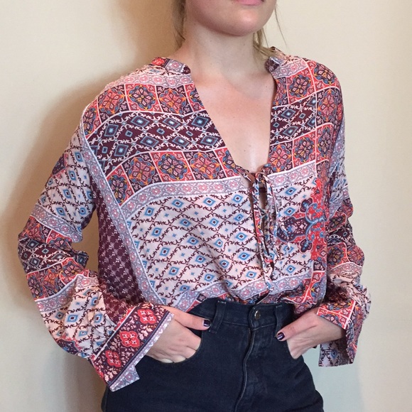 Flynn Skye Get Away Blouse Lace Front Blouse NWT - Picture 3 of 8